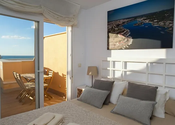 Atlantis Luxury Apartment Tarifa- Views, Parking, Wifi, Aircon, Swimming Pool